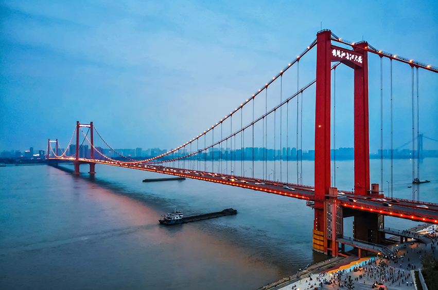 武漢無人機航拍武漢版金門大橋-鸚